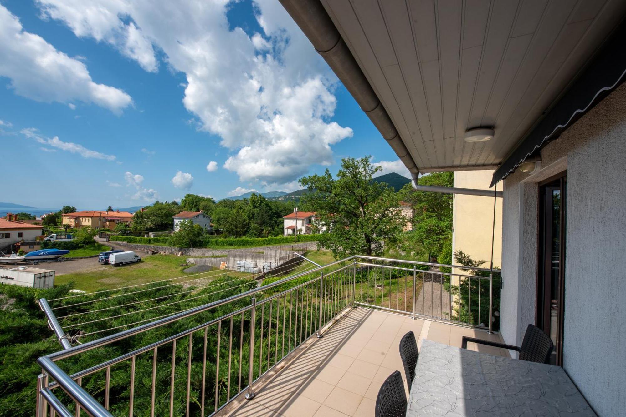 Apartments Dorijan With Pool Matulji Exterior foto